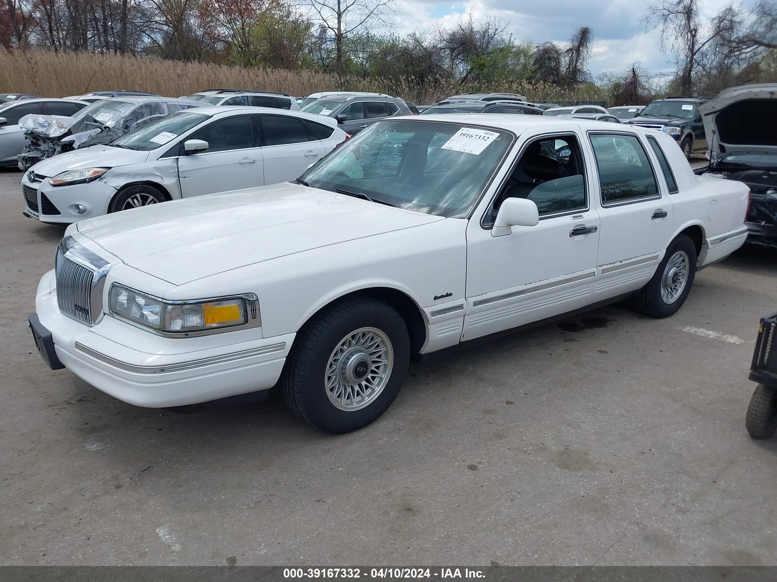 Photo 1 VIN: 1LNLM81W4VY756406 - LINCOLN TOWN CAR 