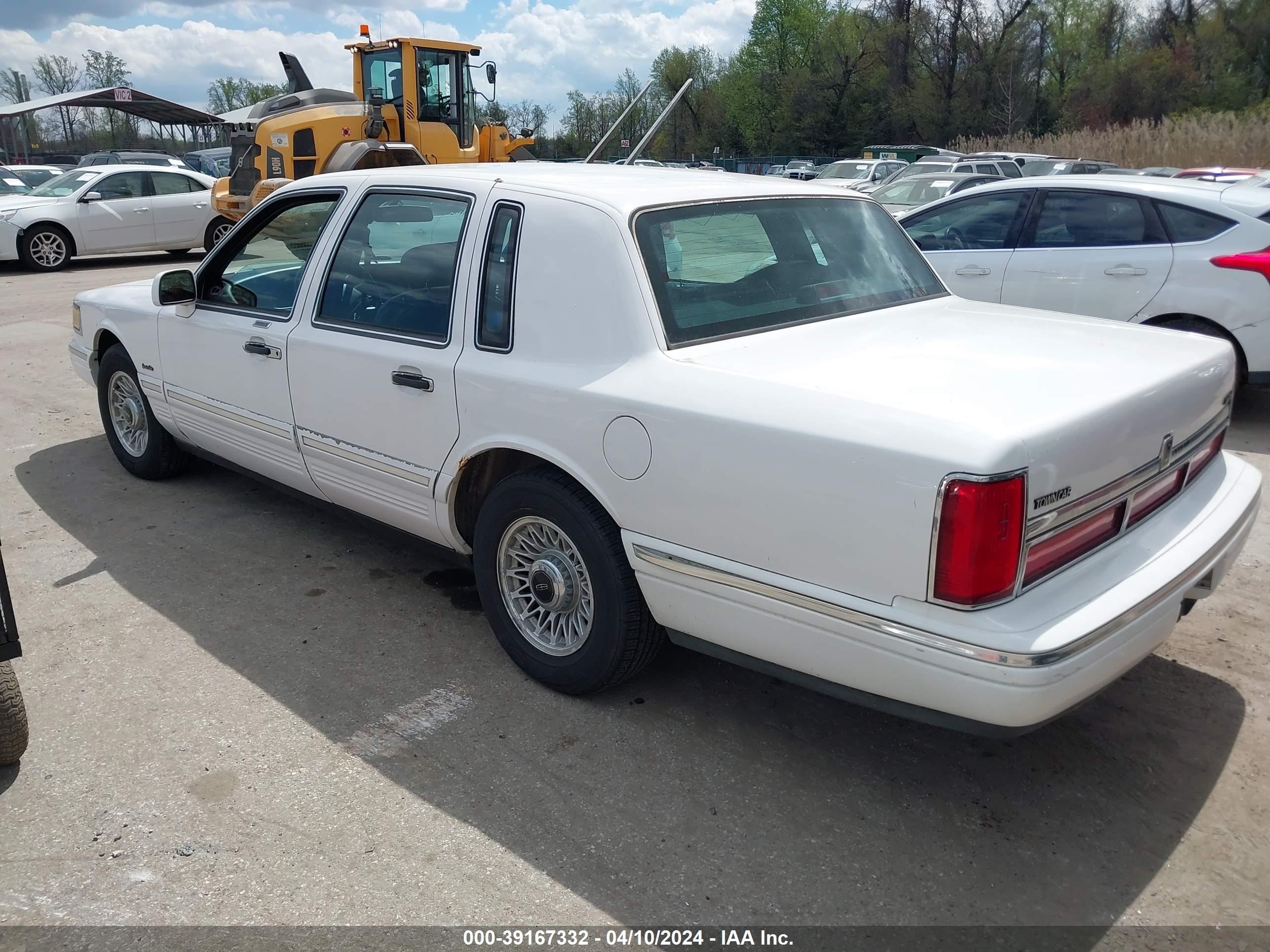 Photo 2 VIN: 1LNLM81W4VY756406 - LINCOLN TOWN CAR 