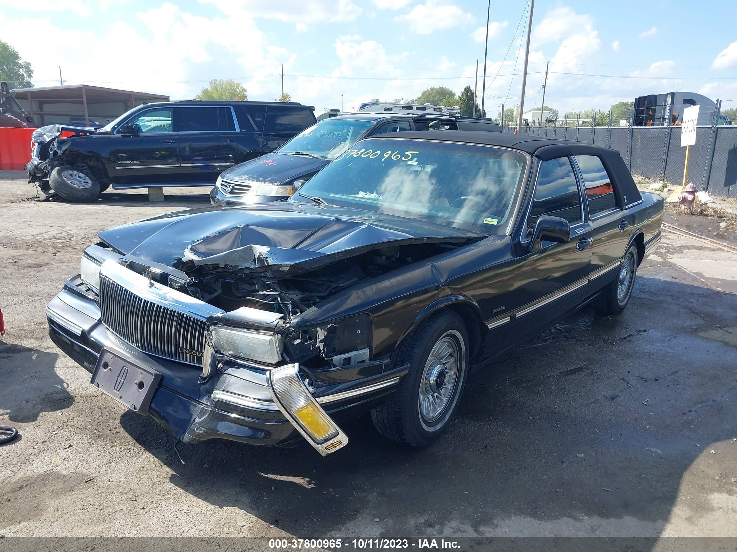 Photo 1 VIN: 1LNLM81W5VY724998 - LINCOLN TOWN CAR 