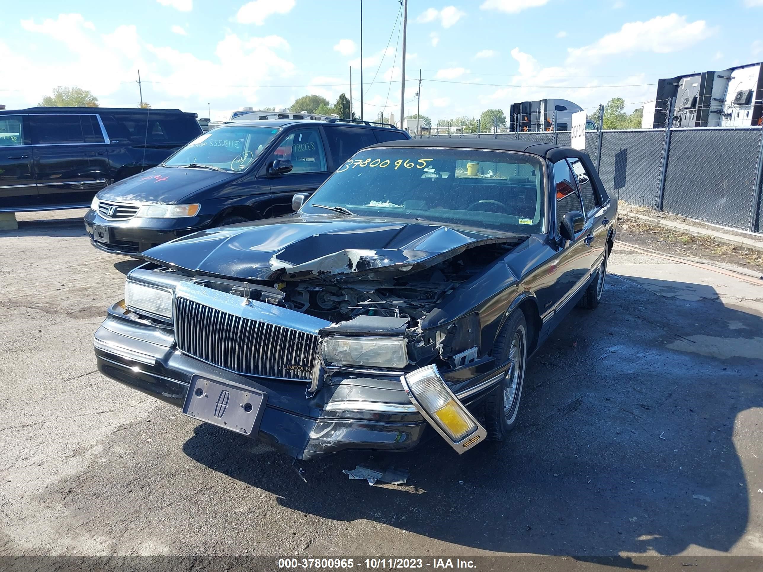 Photo 5 VIN: 1LNLM81W5VY724998 - LINCOLN TOWN CAR 