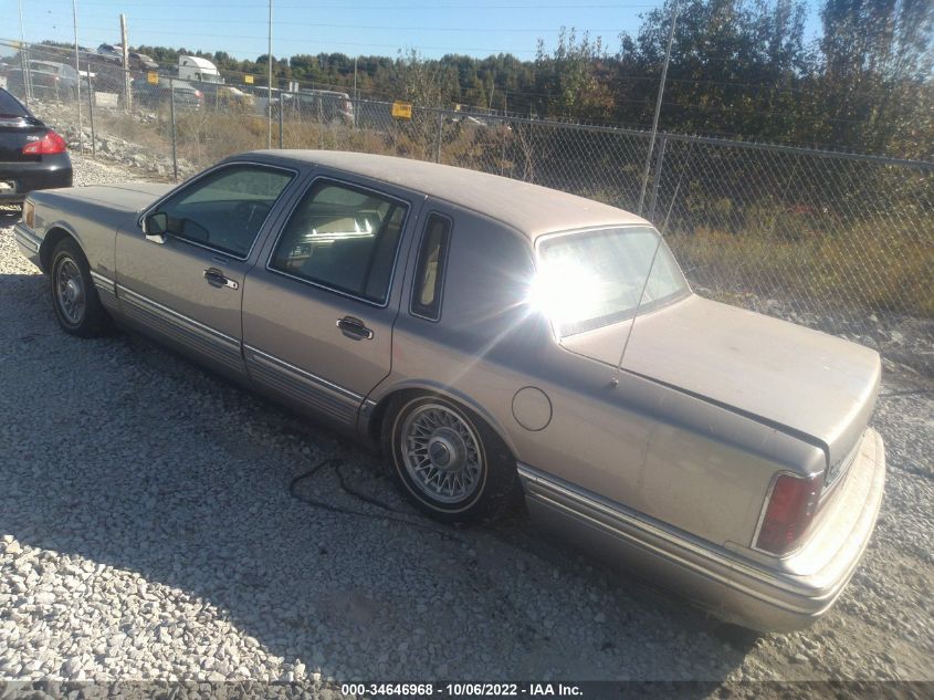 Photo 2 VIN: 1LNLM81W6RY715264 - LINCOLN TOWN CAR 