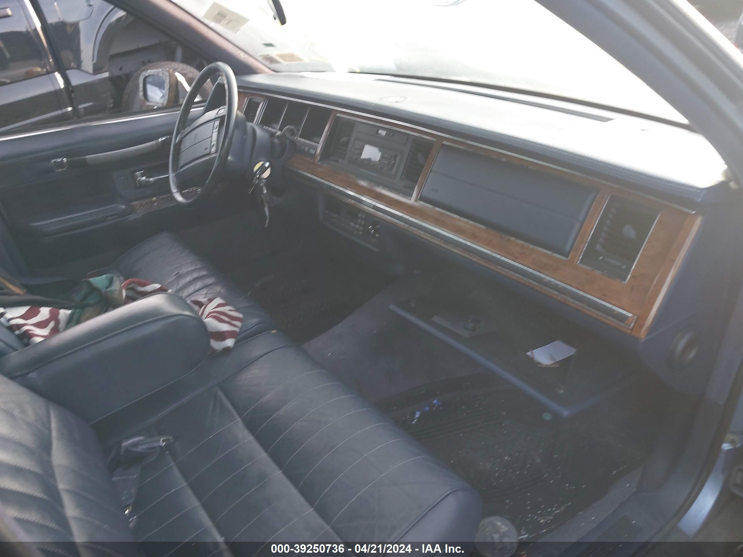 Photo 4 VIN: 1LNLM81W6RY734798 - LINCOLN TOWN CAR 