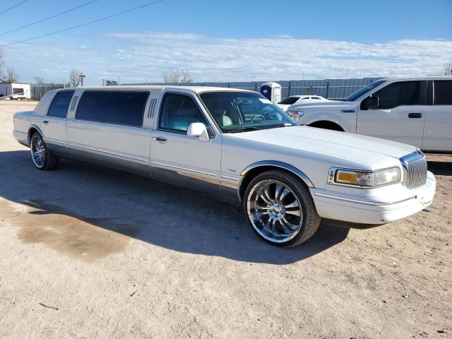 Photo 3 VIN: 1LNLM81W6TY679244 - LINCOLN TOWNCAR 