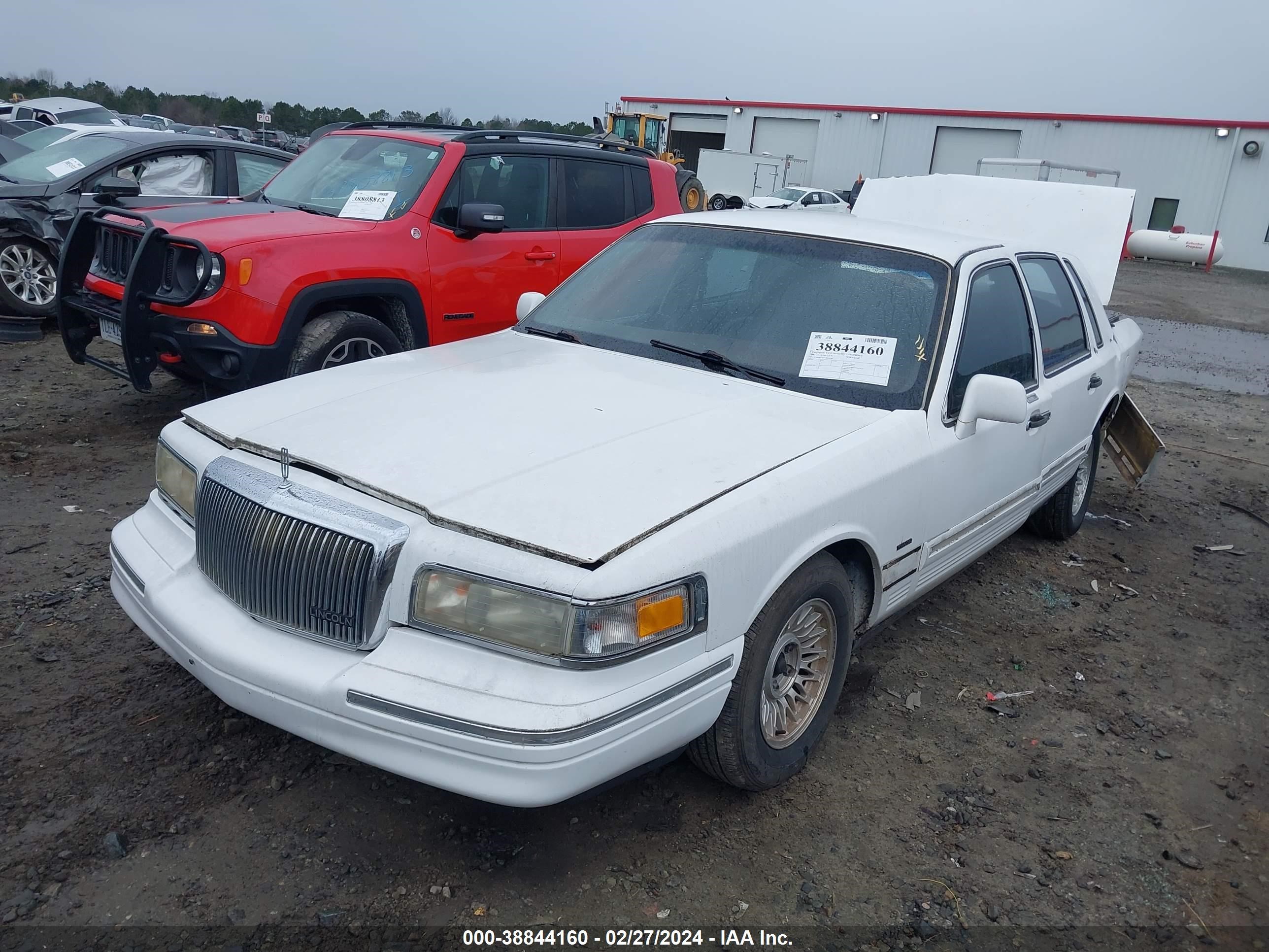 Photo 1 VIN: 1LNLM81W6TY696240 - LINCOLN TOWN CAR 