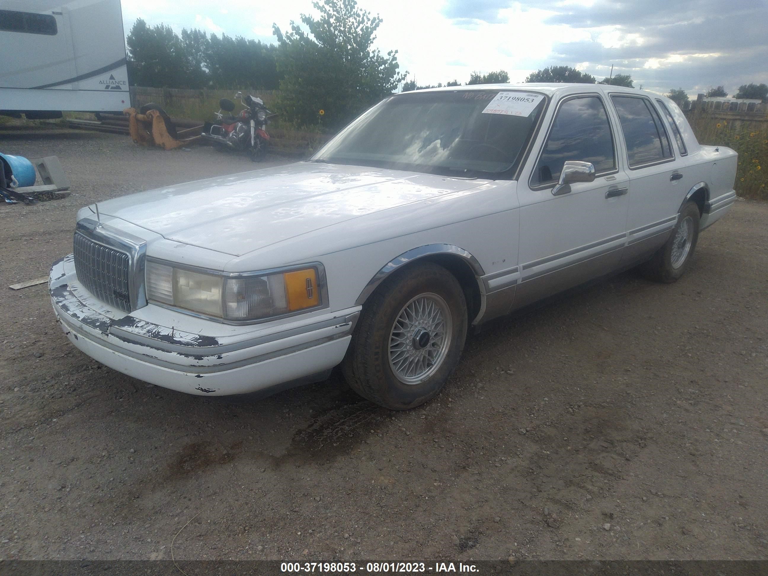 Photo 1 VIN: 1LNLM81W7PY651667 - LINCOLN TOWN CAR 