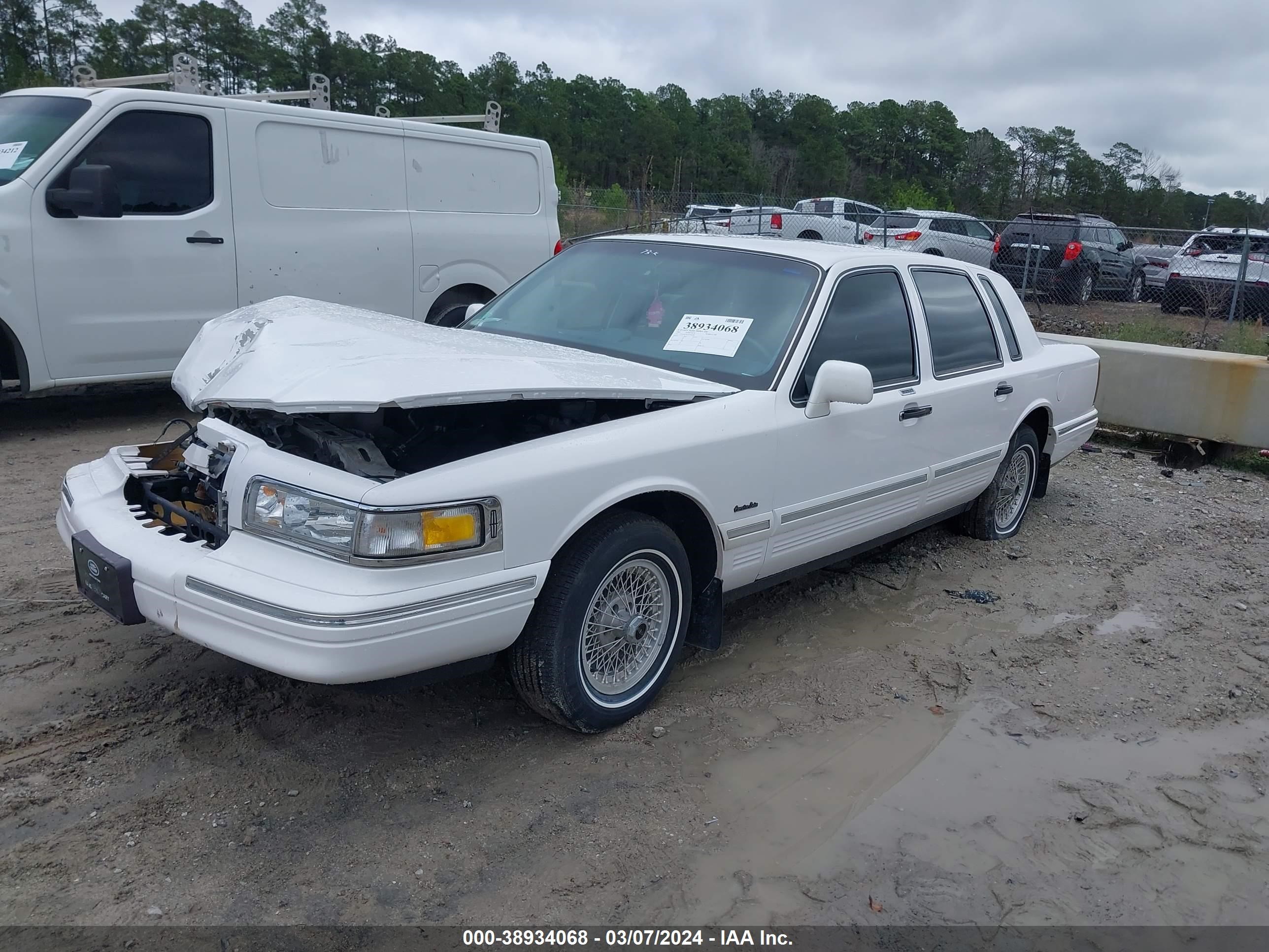 Photo 1 VIN: 1LNLM81W7VY645588 - LINCOLN TOWN CAR 