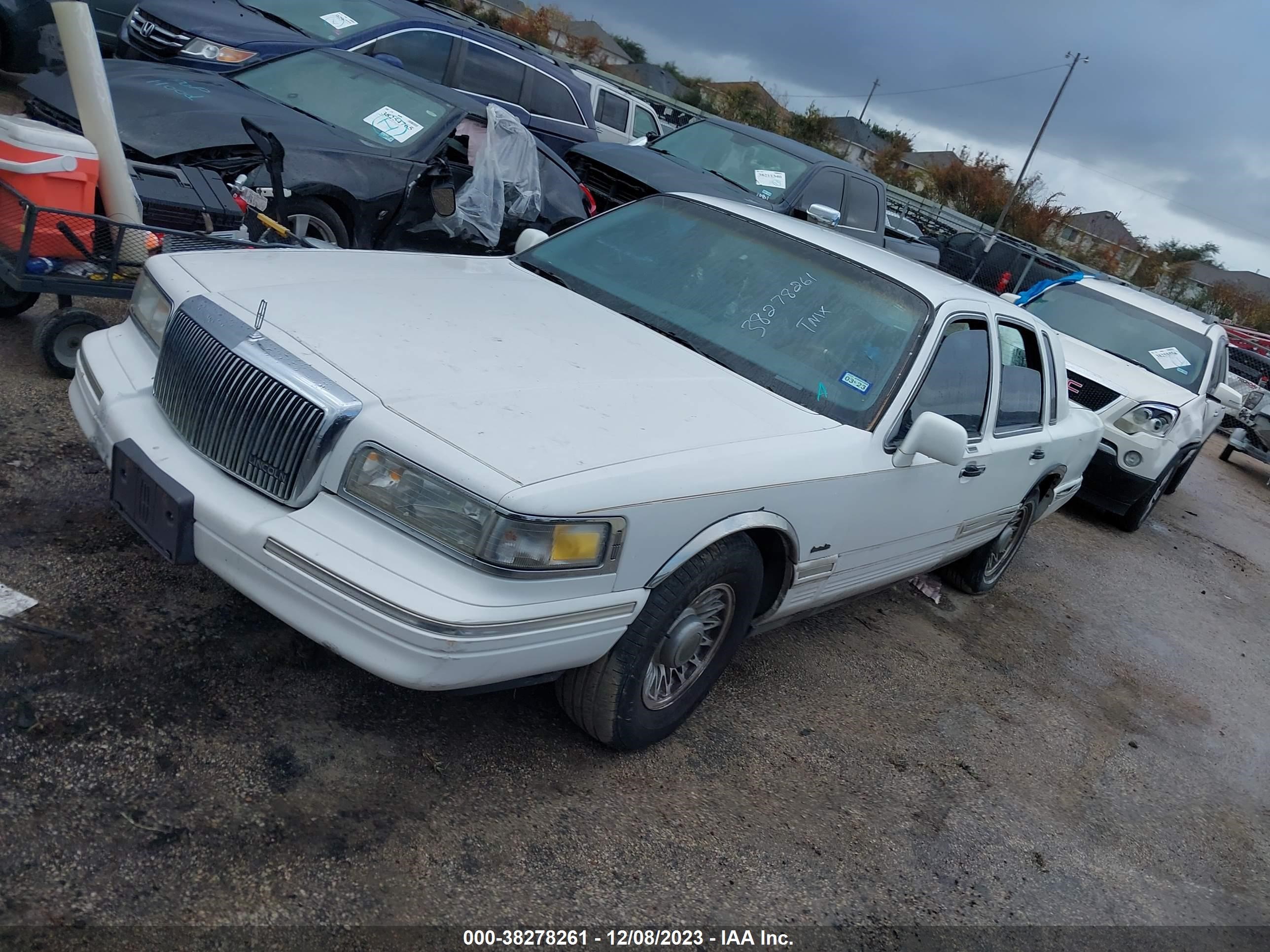 Photo 1 VIN: 1LNLM81W7VY736294 - LINCOLN TOWN CAR 