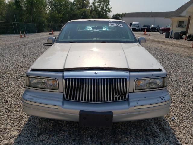 Photo 4 VIN: 1LNLM81W8VY660598 - LINCOLN TOWN CAR E 