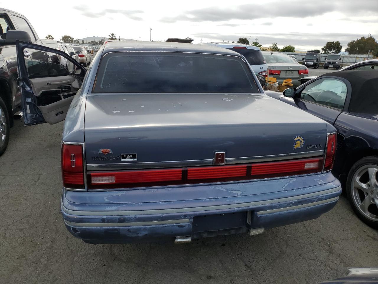 Photo 5 VIN: 1LNLM81W9NY748110 - LINCOLN TOWN CAR 