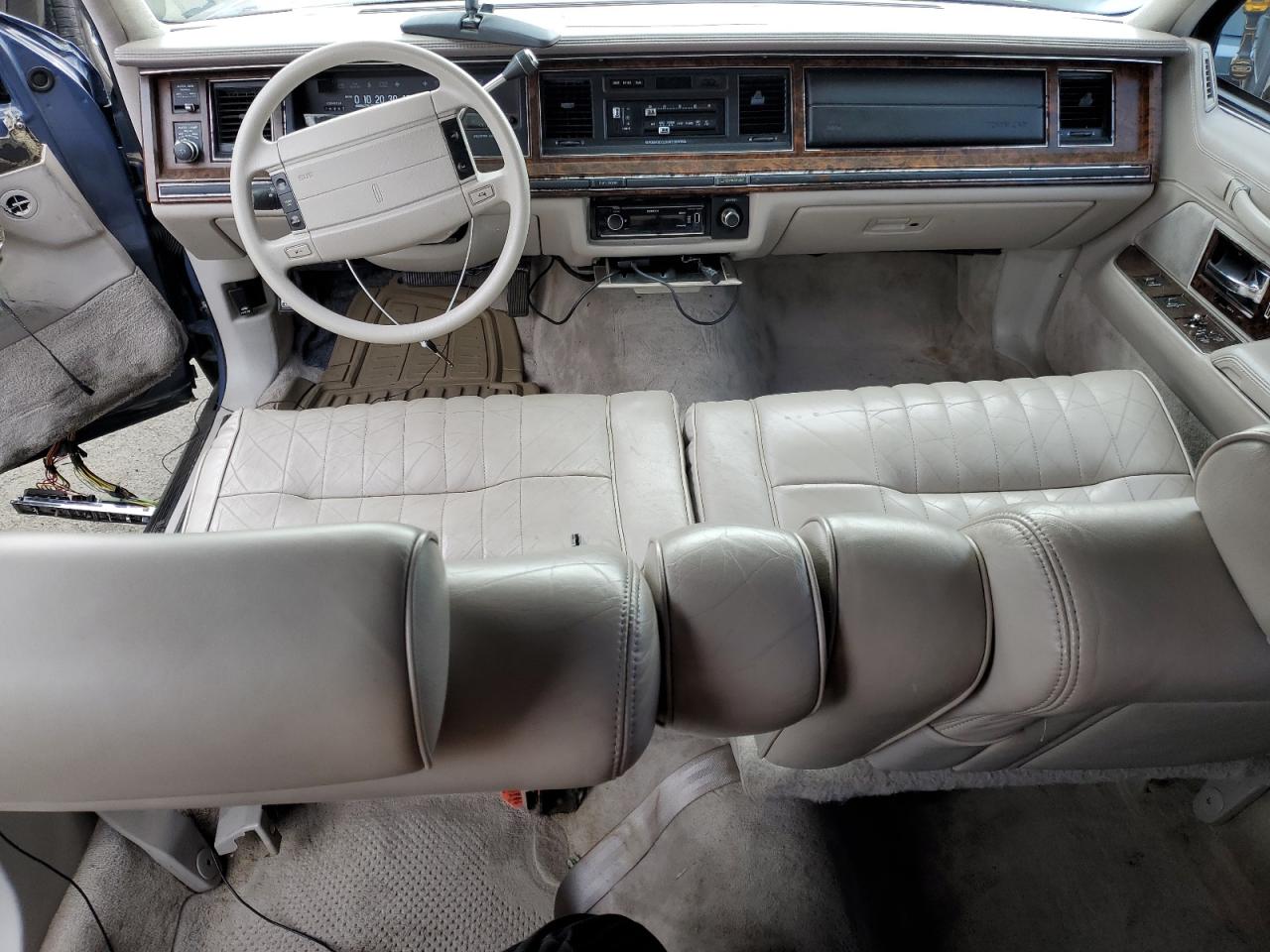 Photo 7 VIN: 1LNLM81W9NY748110 - LINCOLN TOWN CAR 