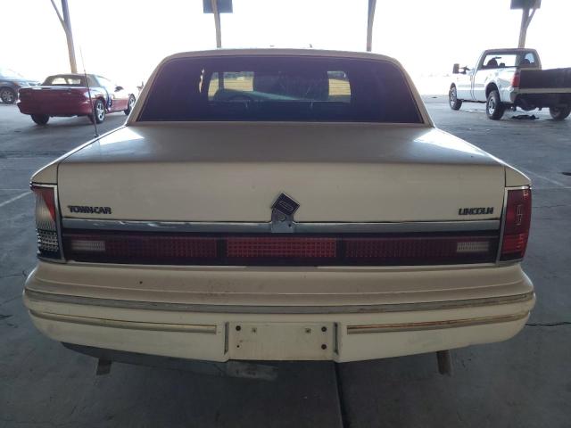 Photo 5 VIN: 1LNLM81W9RY755340 - LINCOLN TOWN CAR E 