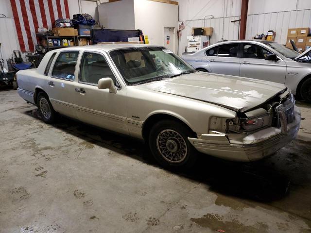 Photo 3 VIN: 1LNLM81W9VY674106 - LINCOLN TOWNCAR 