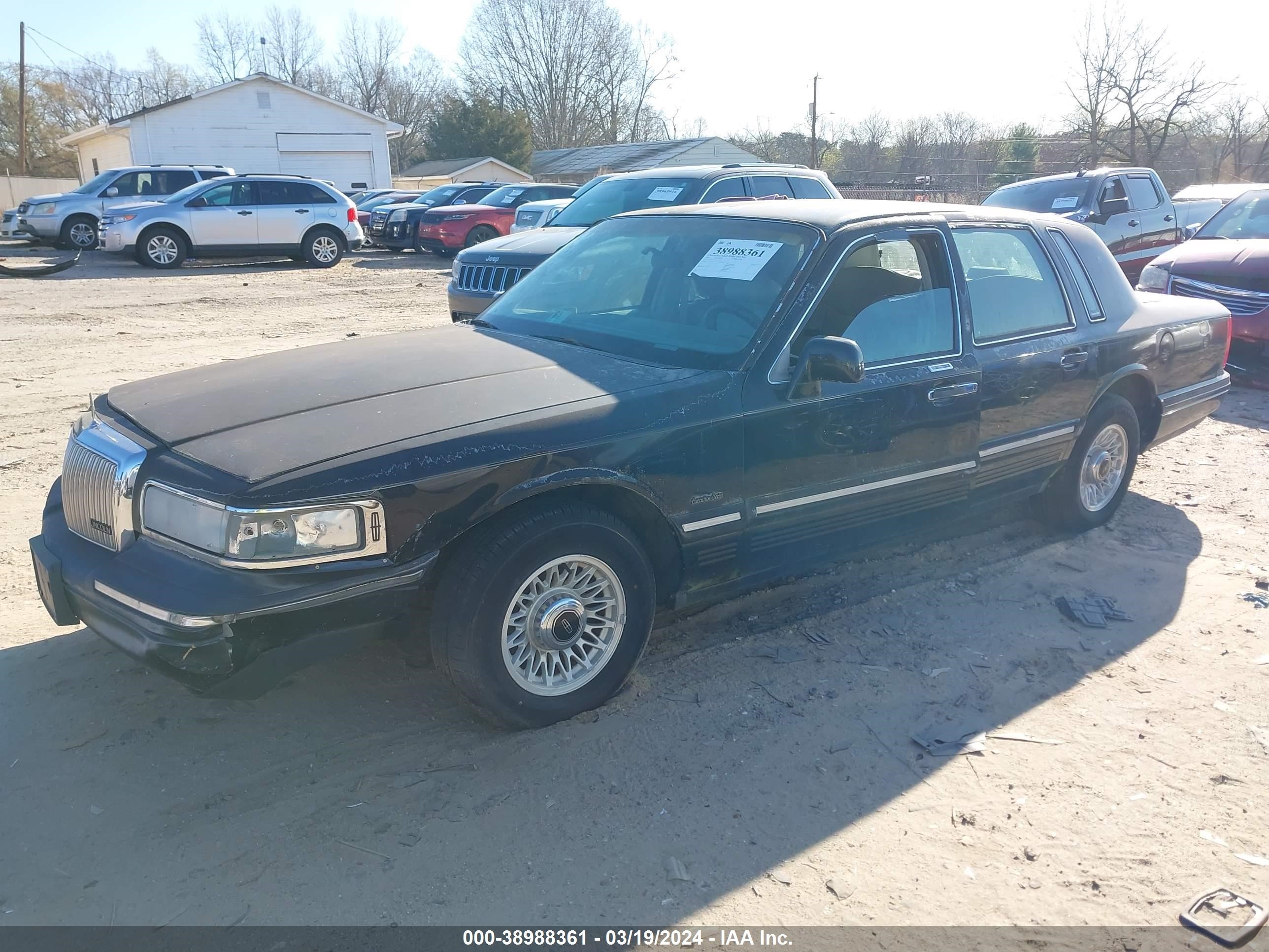 Photo 1 VIN: 1LNLM81W9VY679936 - LINCOLN TOWN CAR 