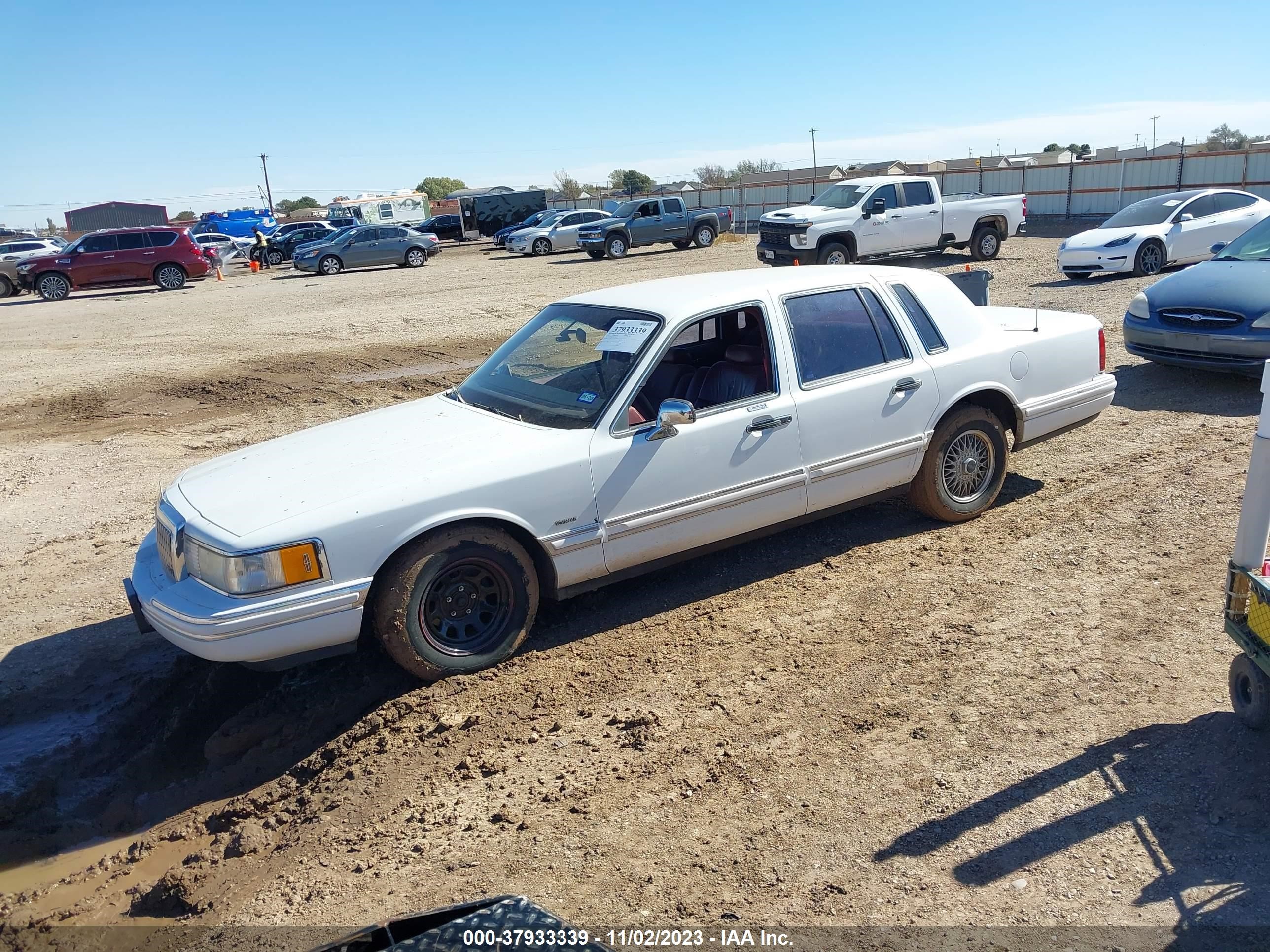 Photo 1 VIN: 1LNLM81WXPY752332 - LINCOLN TOWN CAR 