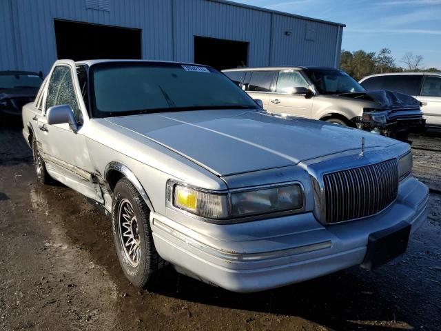 Photo 3 VIN: 1LNLM81WXVY715696 - LINCOLN TOWN CAR E 