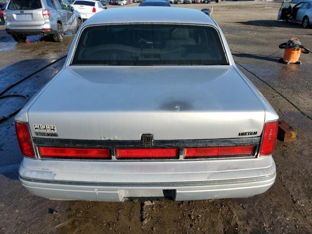 Photo 5 VIN: 1LNLM81WXVY715696 - LINCOLN TOWN CAR E 