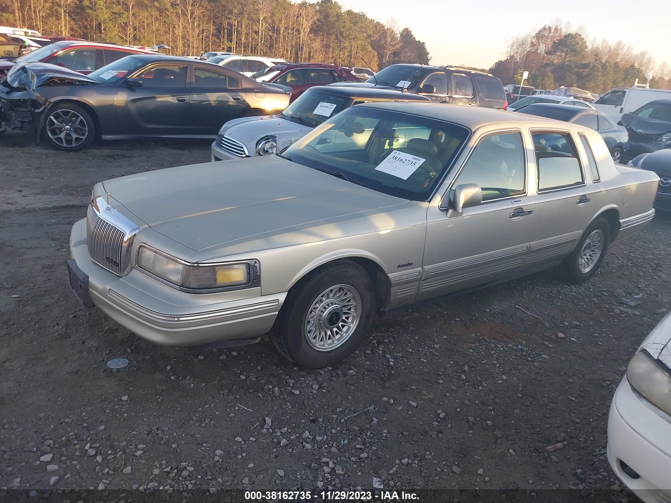 Photo 1 VIN: 1LNLM81WXVY757382 - LINCOLN TOWN CAR 