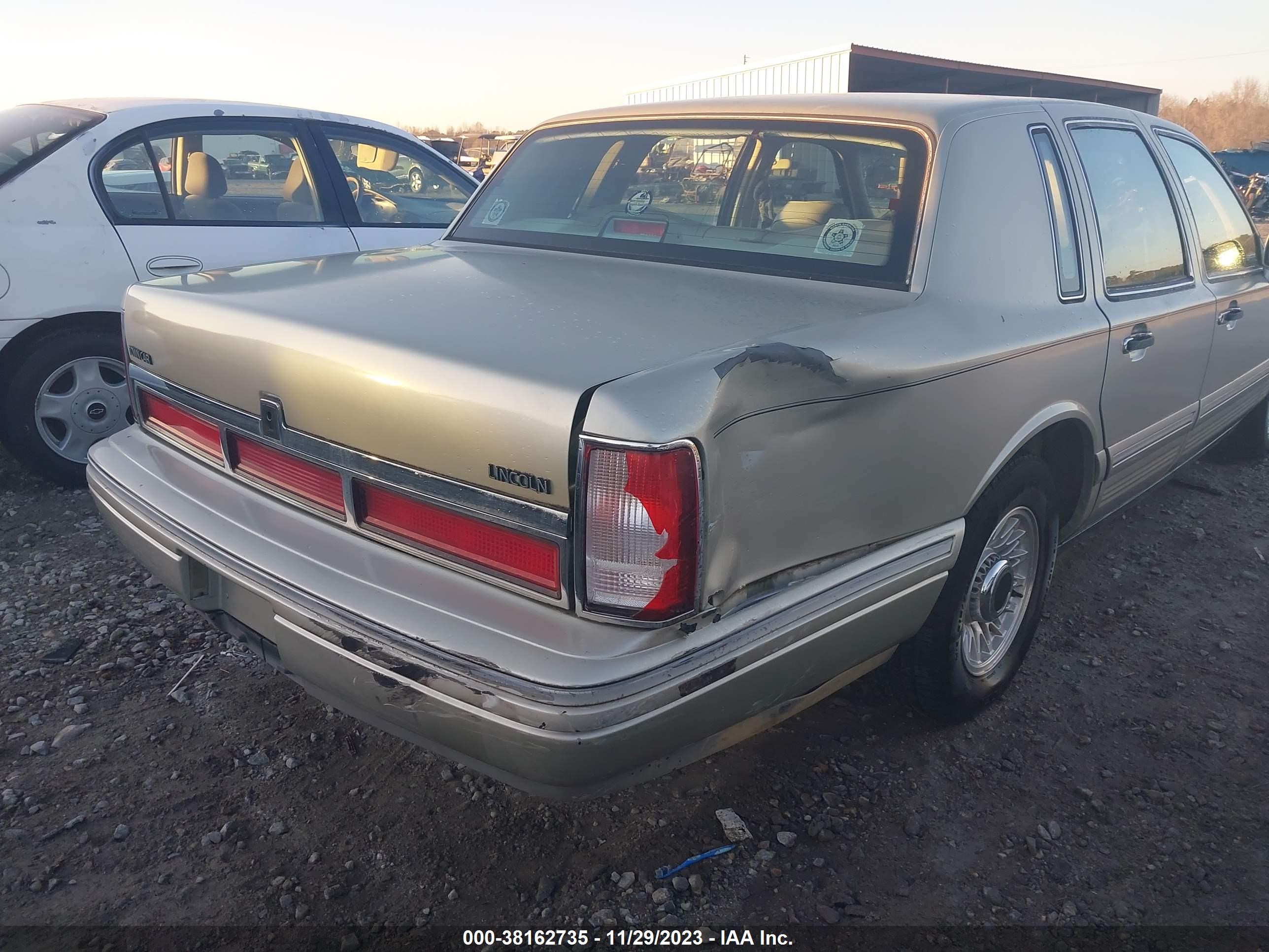 Photo 5 VIN: 1LNLM81WXVY757382 - LINCOLN TOWN CAR 