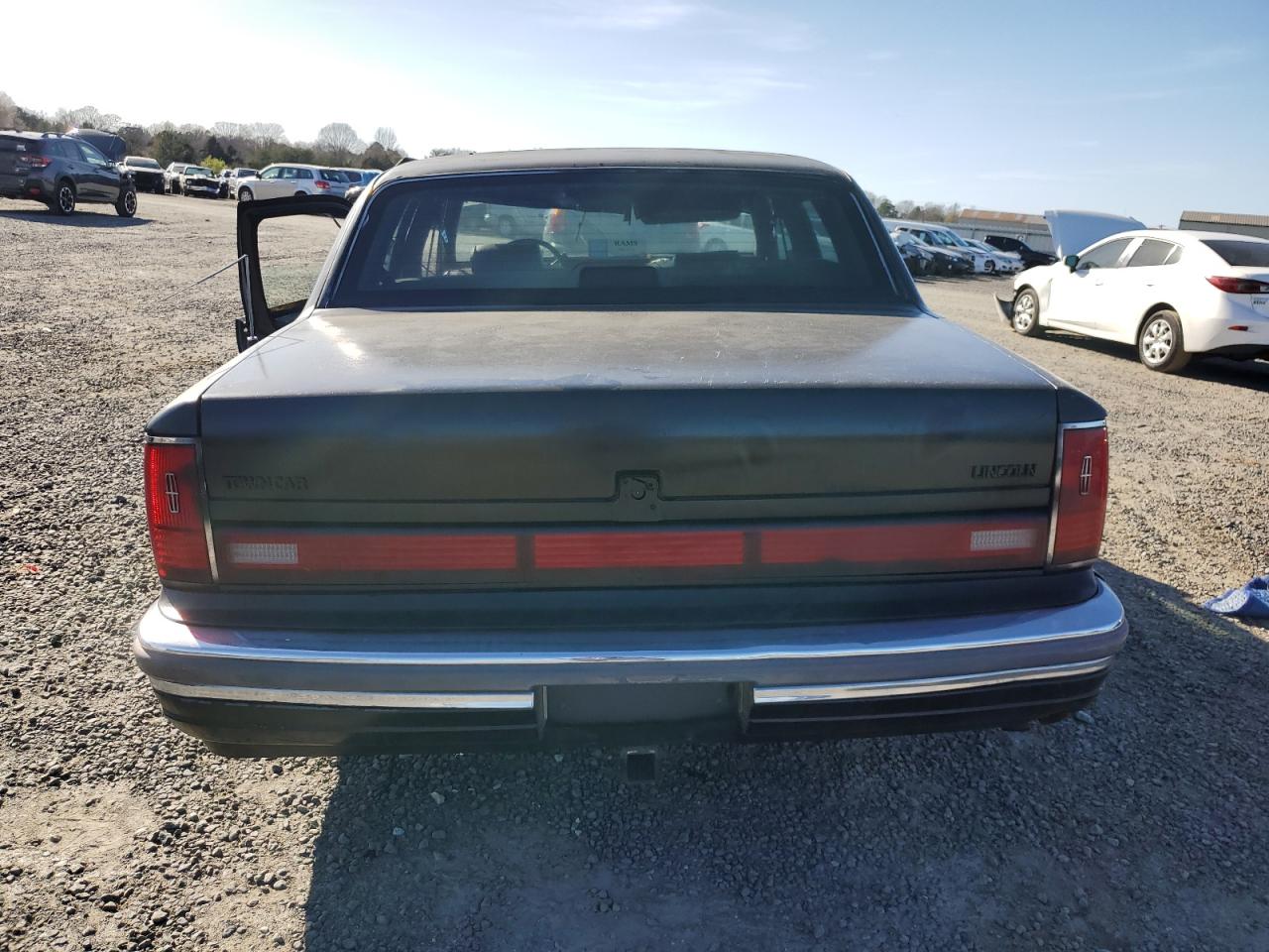 Photo 5 VIN: 1LNLM82F4LY630428 - LINCOLN TOWN CAR 