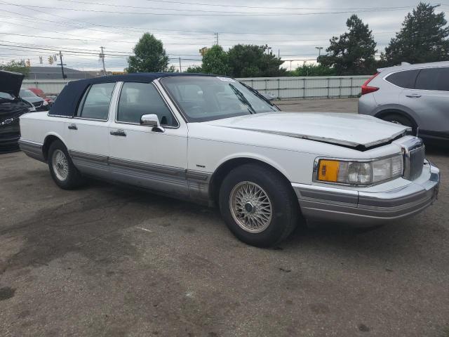 Photo 3 VIN: 1LNLM82F8LY725087 - LINCOLN TOWNCAR 