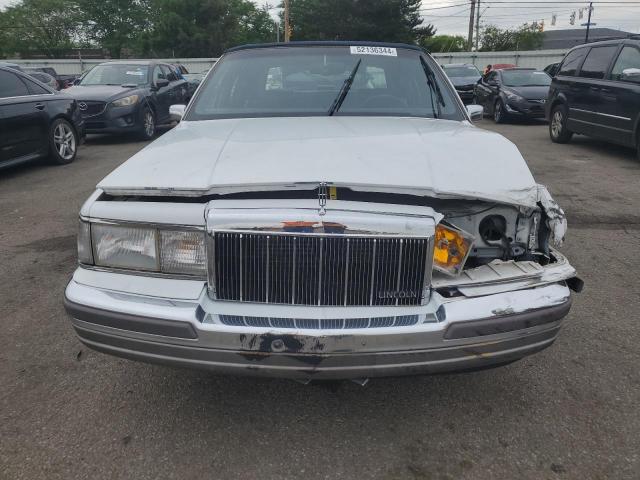 Photo 4 VIN: 1LNLM82F8LY725087 - LINCOLN TOWNCAR 