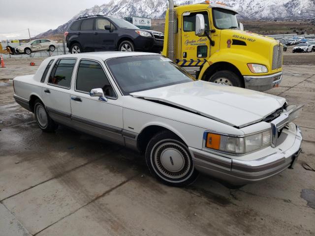 Photo 3 VIN: 1LNLM82F9LY611728 - LINCOLN TOWNCAR 