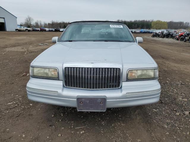 Photo 4 VIN: 1LNLM82W0SY631087 - LINCOLN TOWNCAR 