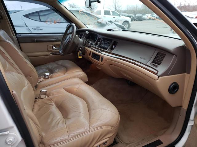 Photo 6 VIN: 1LNLM82W0VY634124 - LINCOLN TOWN CAR S 