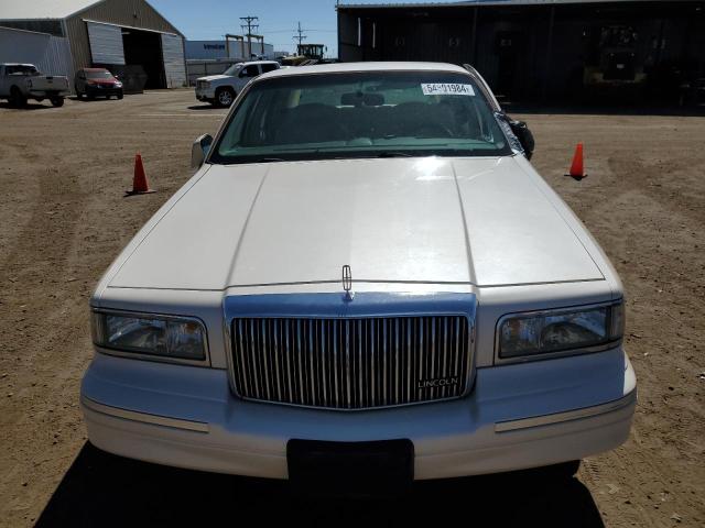 Photo 4 VIN: 1LNLM82W0VY704057 - LINCOLN TOWNCAR 