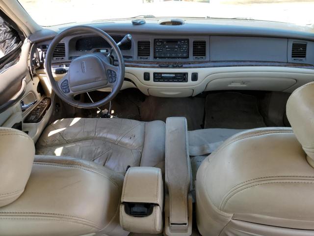 Photo 7 VIN: 1LNLM82W0VY704057 - LINCOLN TOWNCAR 