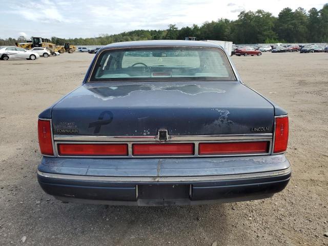 Photo 5 VIN: 1LNLM82W1VY747256 - LINCOLN TOWNCAR 