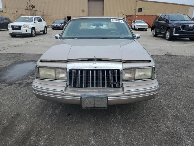 Photo 4 VIN: 1LNLM82W3RY751363 - LINCOLN TOWNCAR 