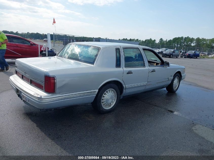 Photo 3 VIN: 1LNLM82W3TY601017 - LINCOLN TOWN CAR 