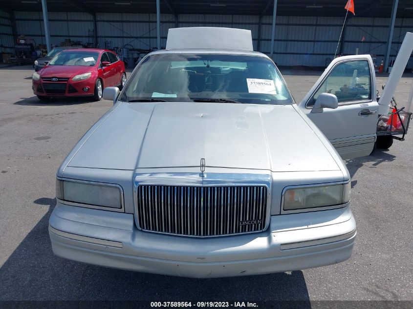 Photo 5 VIN: 1LNLM82W3TY601017 - LINCOLN TOWN CAR 