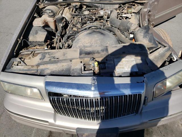 Photo 10 VIN: 1LNLM82W3VY671863 - LINCOLN TOWN CAR S 