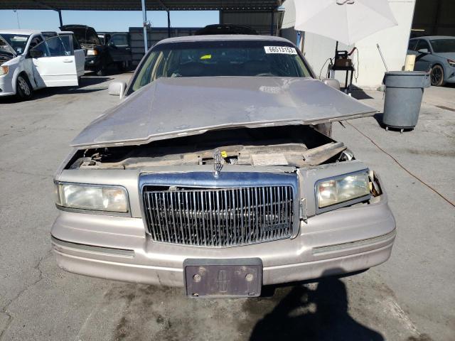 Photo 4 VIN: 1LNLM82W3VY671863 - LINCOLN TOWN CAR S 