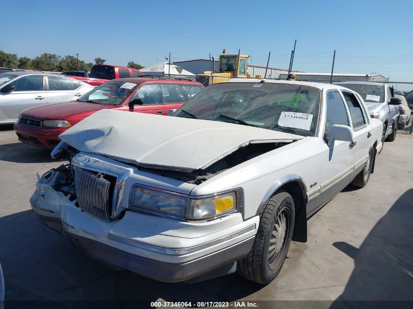 Photo 1 VIN: 1LNLM82W3VY693815 - LINCOLN TOWN CAR 