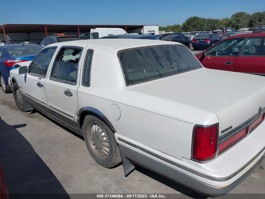 Photo 12 VIN: 1LNLM82W3VY693815 - LINCOLN TOWN CAR 