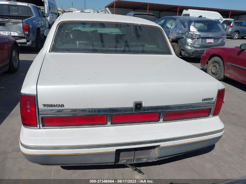 Photo 14 VIN: 1LNLM82W3VY693815 - LINCOLN TOWN CAR 