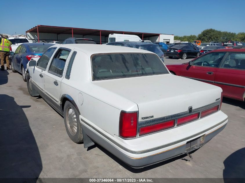 Photo 2 VIN: 1LNLM82W3VY693815 - LINCOLN TOWN CAR 