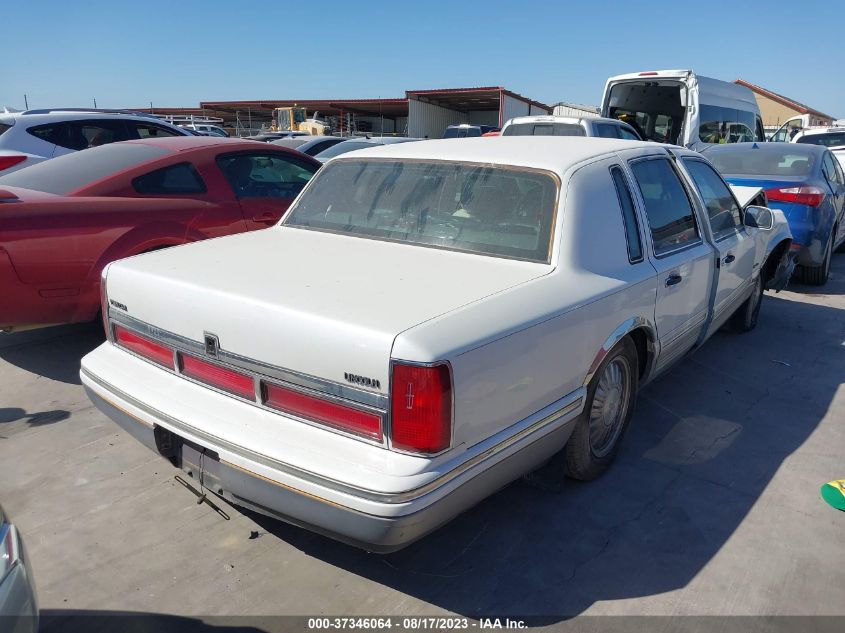 Photo 3 VIN: 1LNLM82W3VY693815 - LINCOLN TOWN CAR 