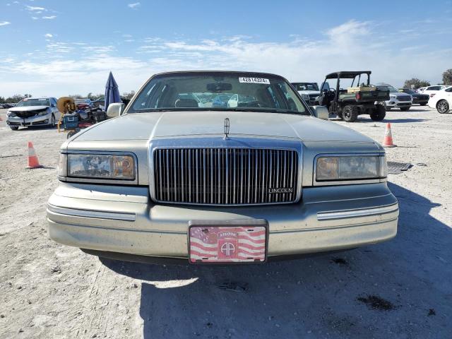 Photo 4 VIN: 1LNLM82W3VY730975 - LINCOLN TOWNCAR 