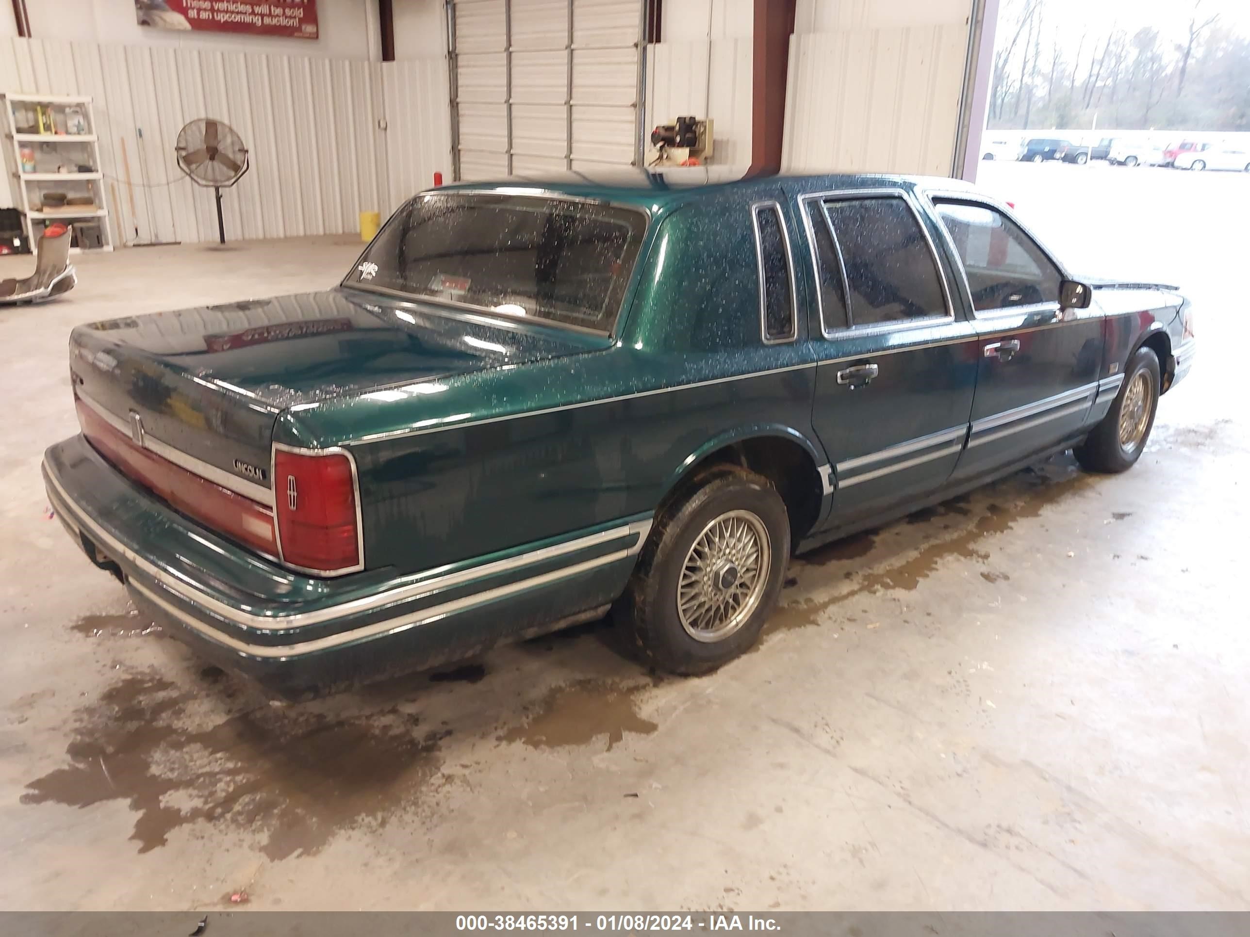 Photo 3 VIN: 1LNLM82W6PY761429 - LINCOLN TOWN CAR 