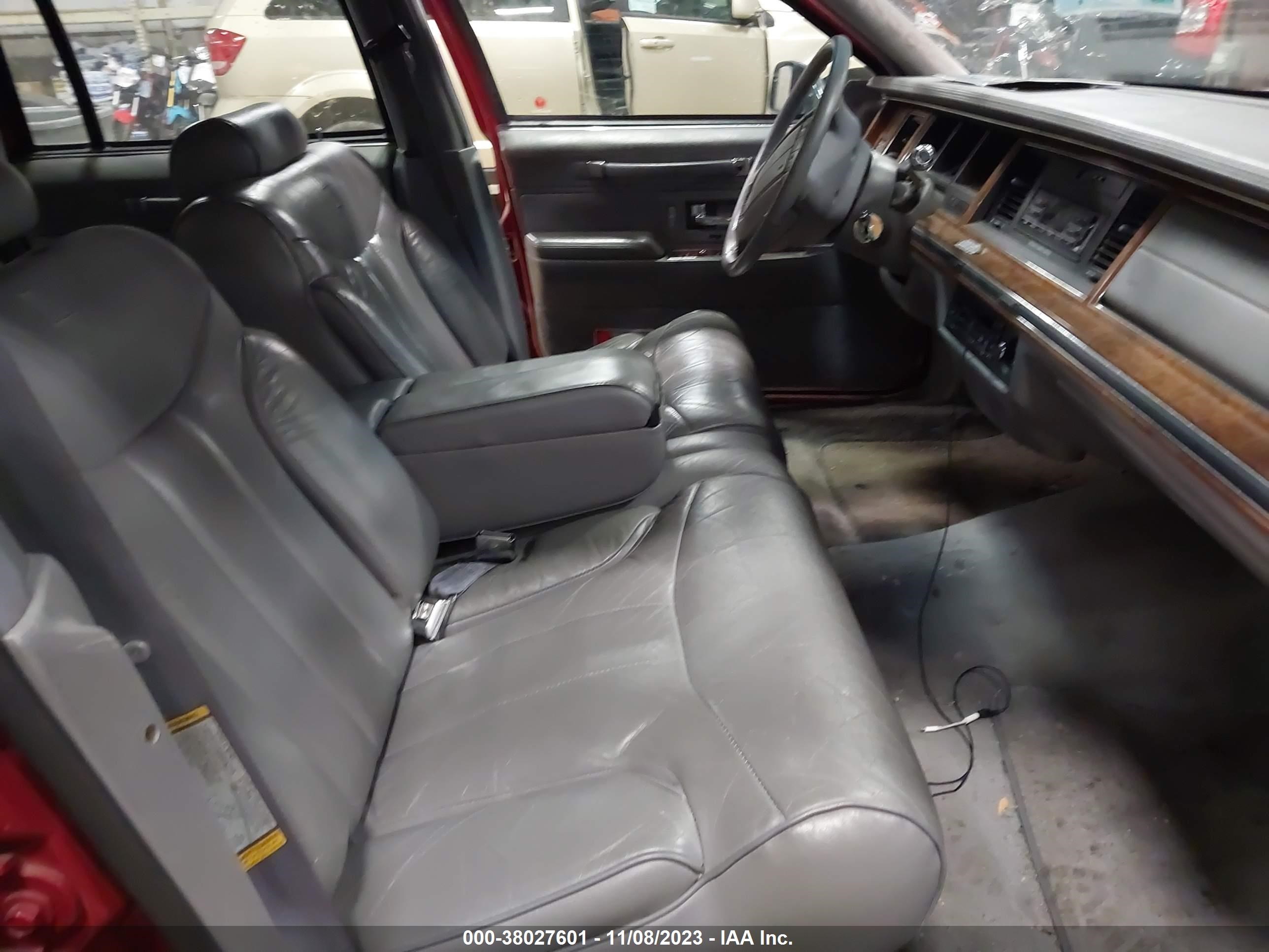 Photo 4 VIN: 1LNLM82W6RY785653 - LINCOLN TOWN CAR 