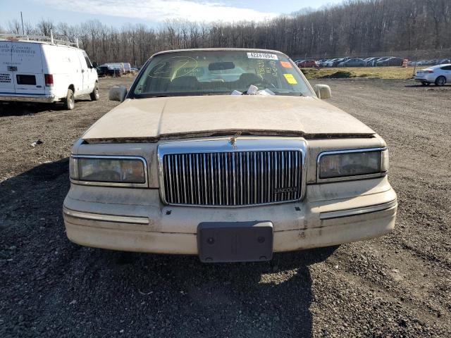 Photo 4 VIN: 1LNLM82W6VY647198 - LINCOLN TOWNCAR 