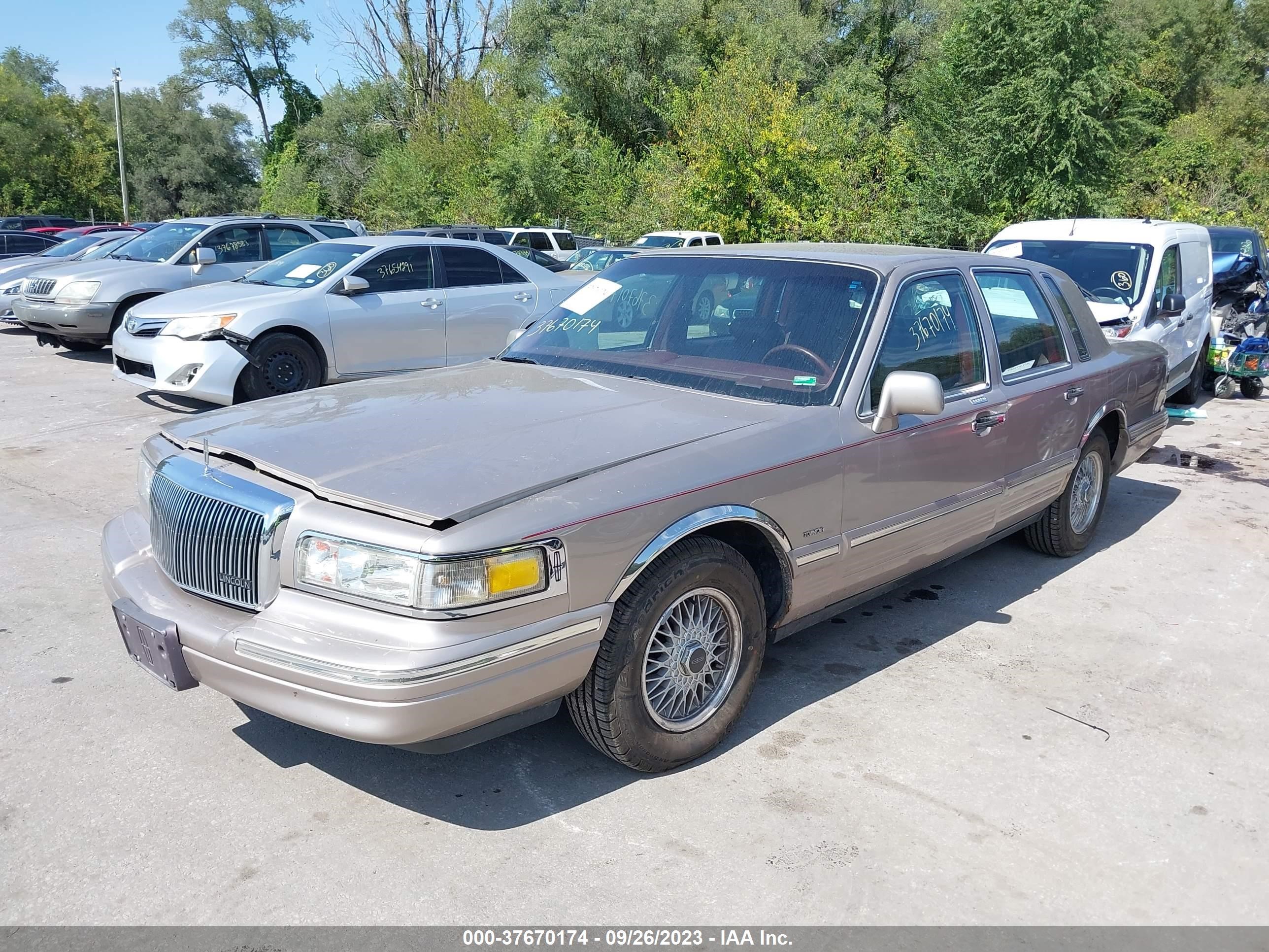 Photo 1 VIN: 1LNLM82W7SY676656 - LINCOLN TOWN CAR 