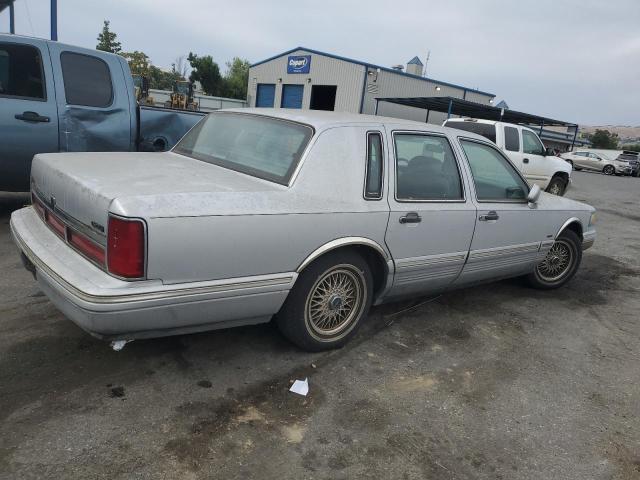 Photo 2 VIN: 1LNLM82W7TY700245 - LINCOLN TOWN CAR S 