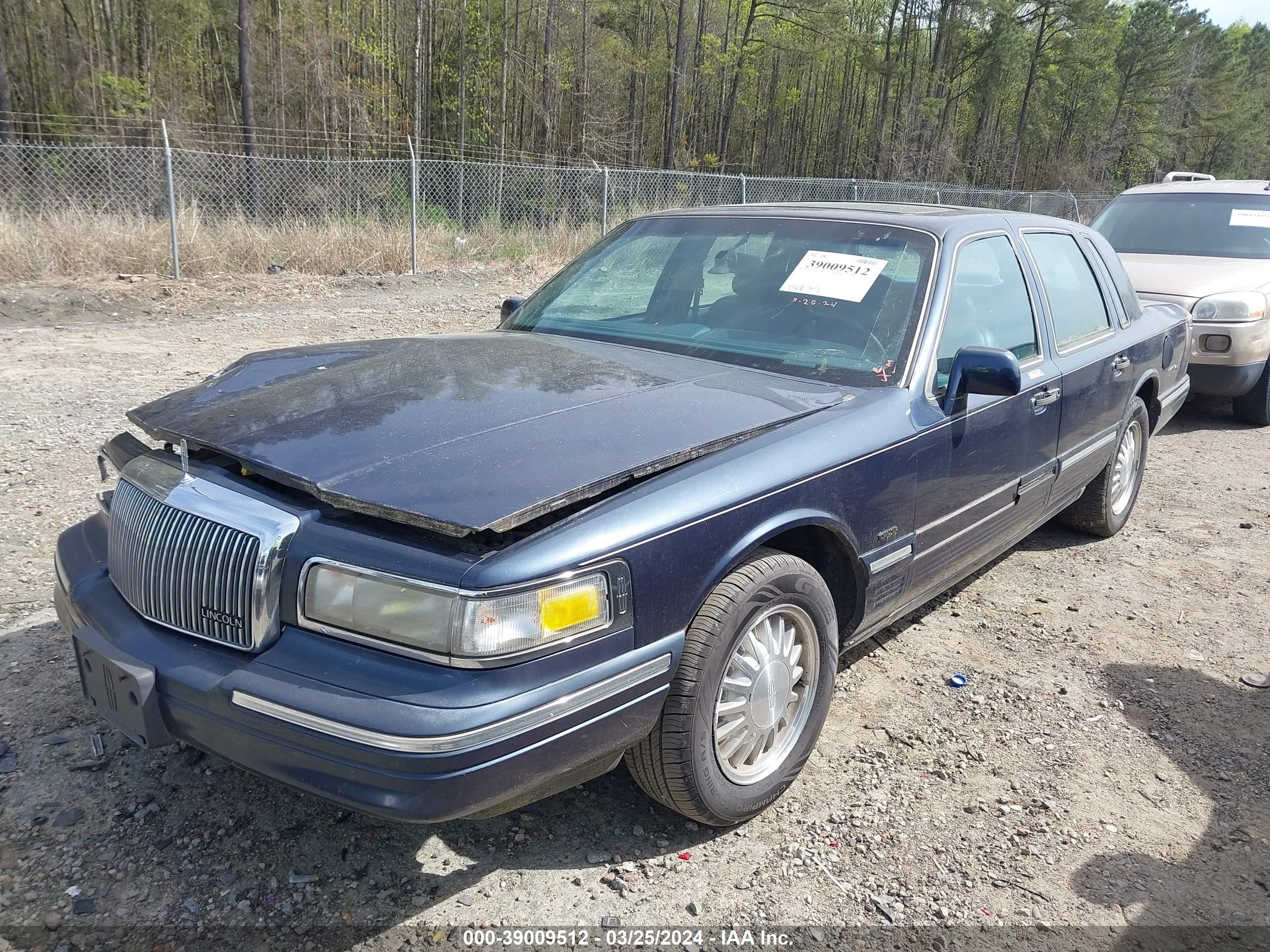 Photo 1 VIN: 1LNLM82W7TY729499 - LINCOLN TOWN CAR 