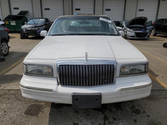 Photo 4 VIN: 1LNLM82W7VY740666 - LINCOLN TOWNCAR 