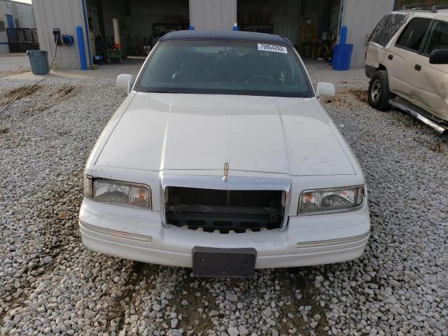 Photo 4 VIN: 1LNLM82W8TY687649 - LINCOLN TOWNCAR 